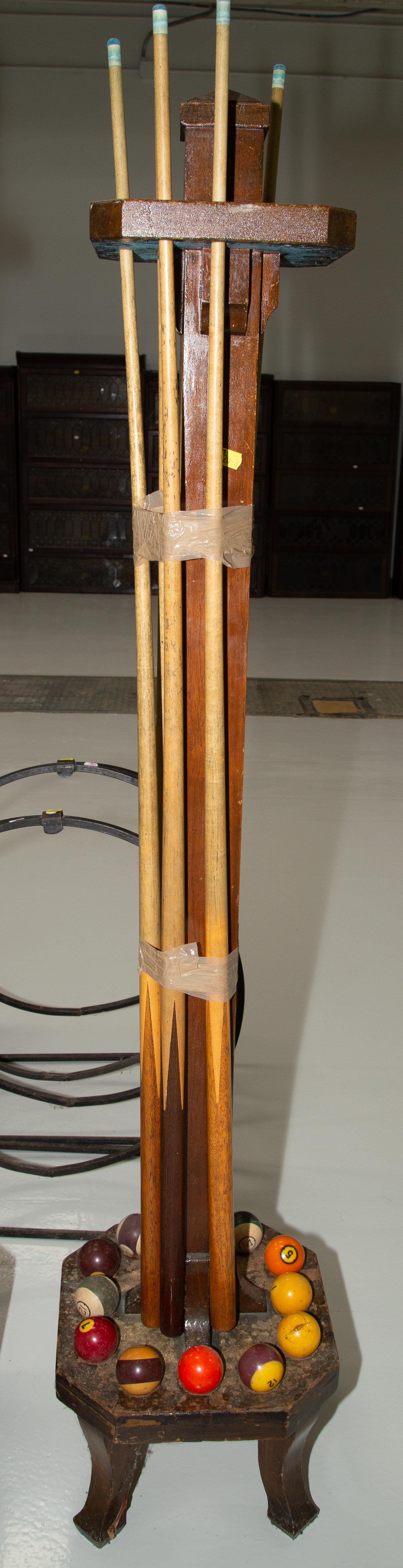 ARTS & CRAFTS STYLE WALNUT POOL CUE