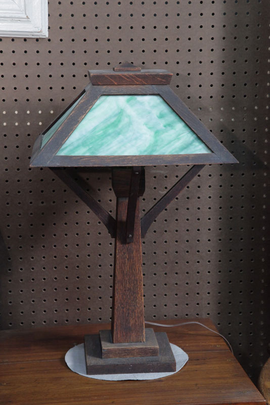 ARTS & CRAFTS TABLE LAMP. Oak