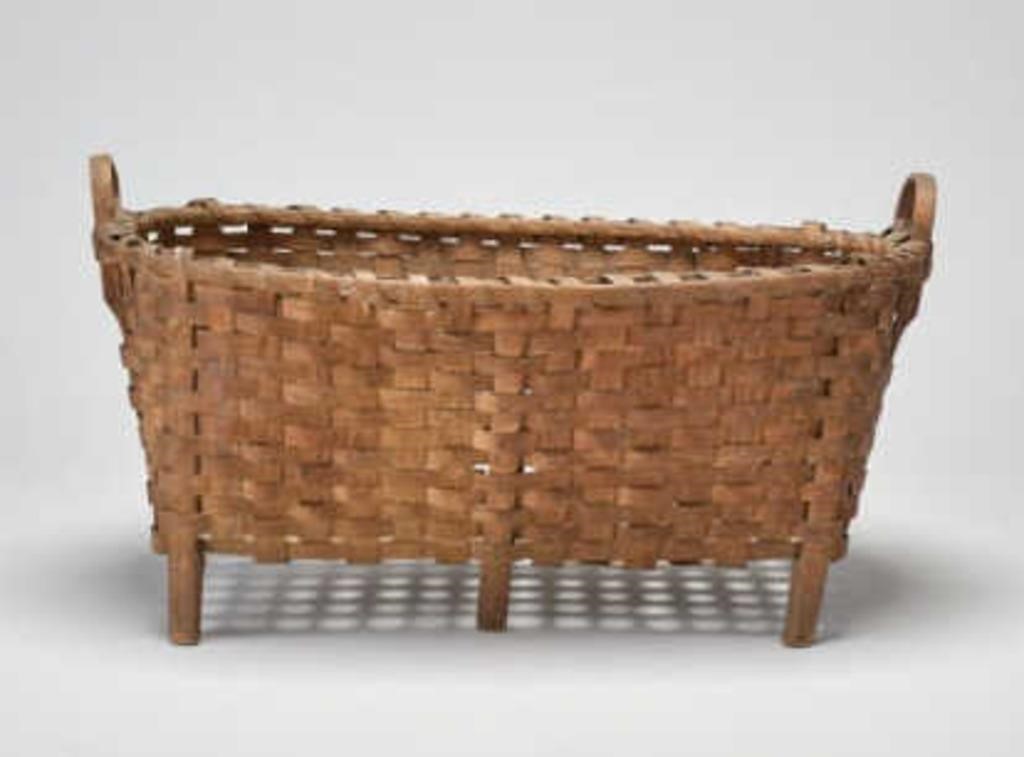 ASH SPLINT BABY BEDAn unusual woven