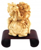 ASIAN: IVORY SCULPTURE OF DRAG