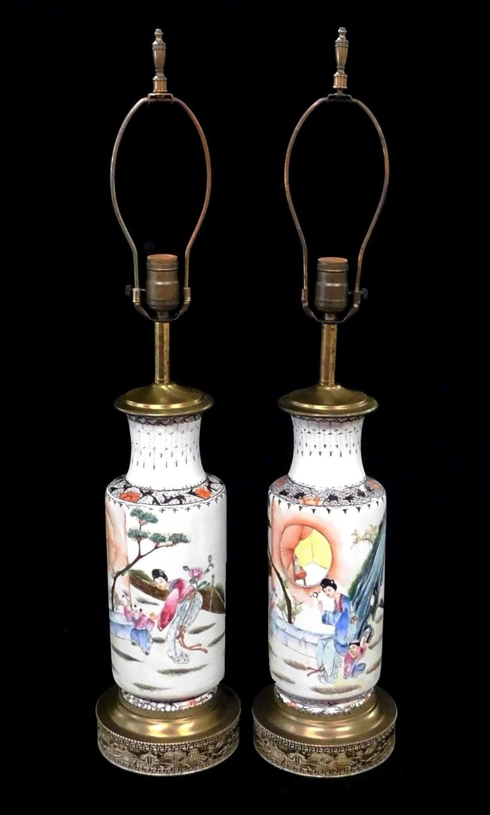 ASIAN: PAIR OF CHINESE VASES