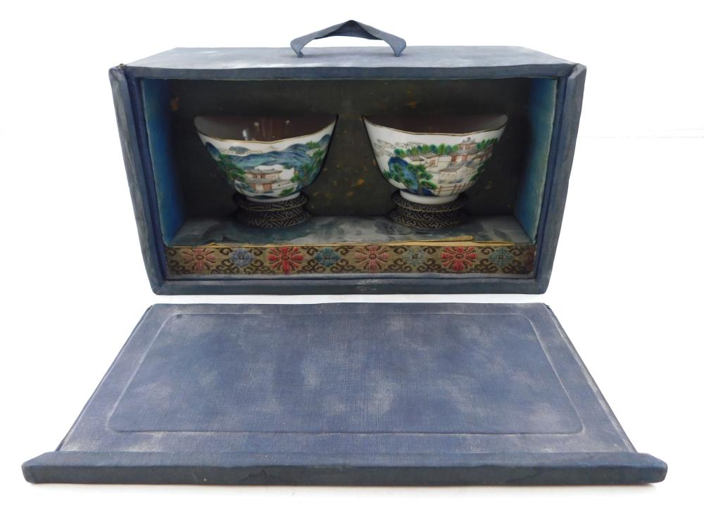 ASIAN: PAIR OF SMALL PORCELAIN