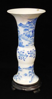 ASIAN: PORCELAIN VASE, CHINESE