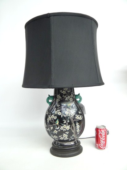 Asian porcelain vase lamp. Vase