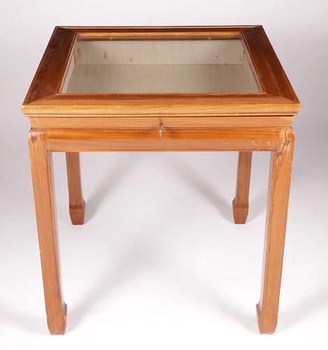 ASIAN STYLE VITRINE WITH SLIDING