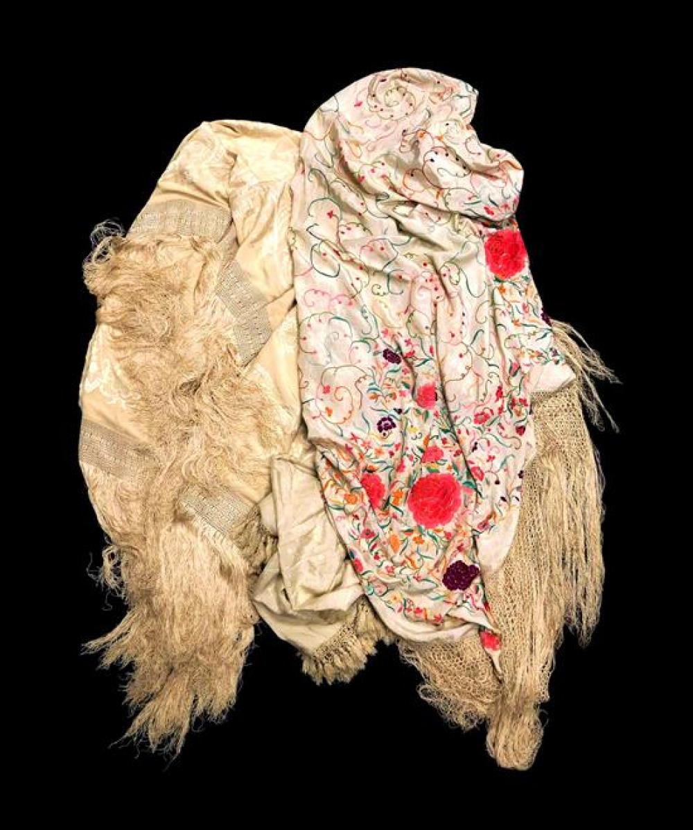 ASIAN: THREE CHINESE SILK