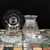 ASSEMBLED GROUP OF GLASS TABLE