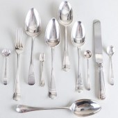 ASSEMBLED SILVER FLATWARE SERV