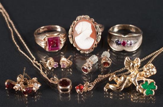 Assorted 10K yellow gold and gold