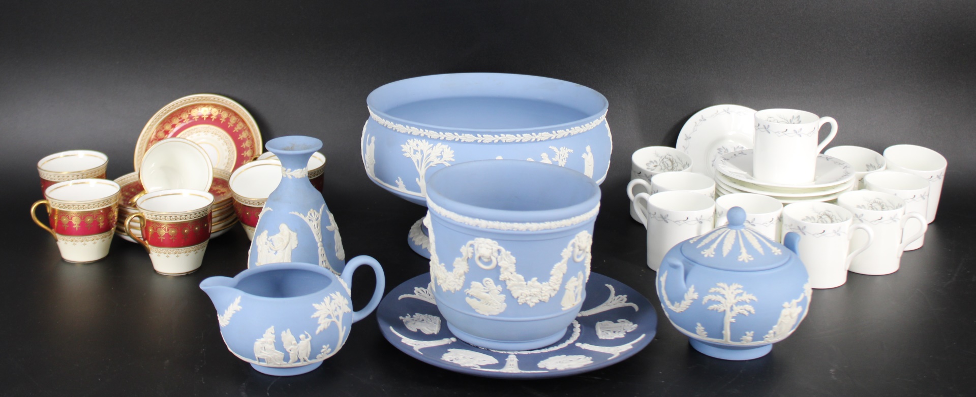 ASSORTED AYNSLEY AND WEDGWOOD