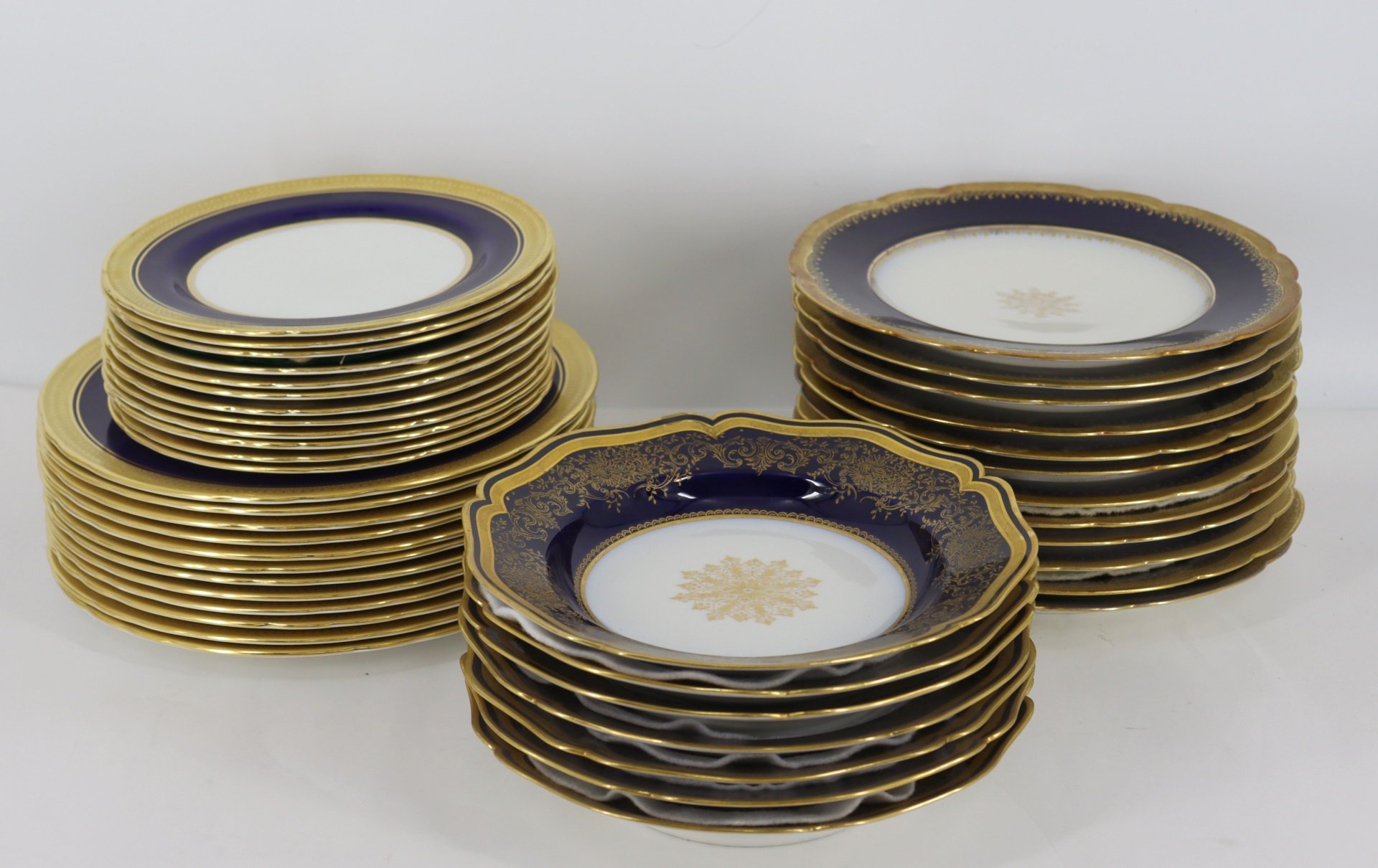 ASSORTED AYNSLEY & LIMOGES COBALT &