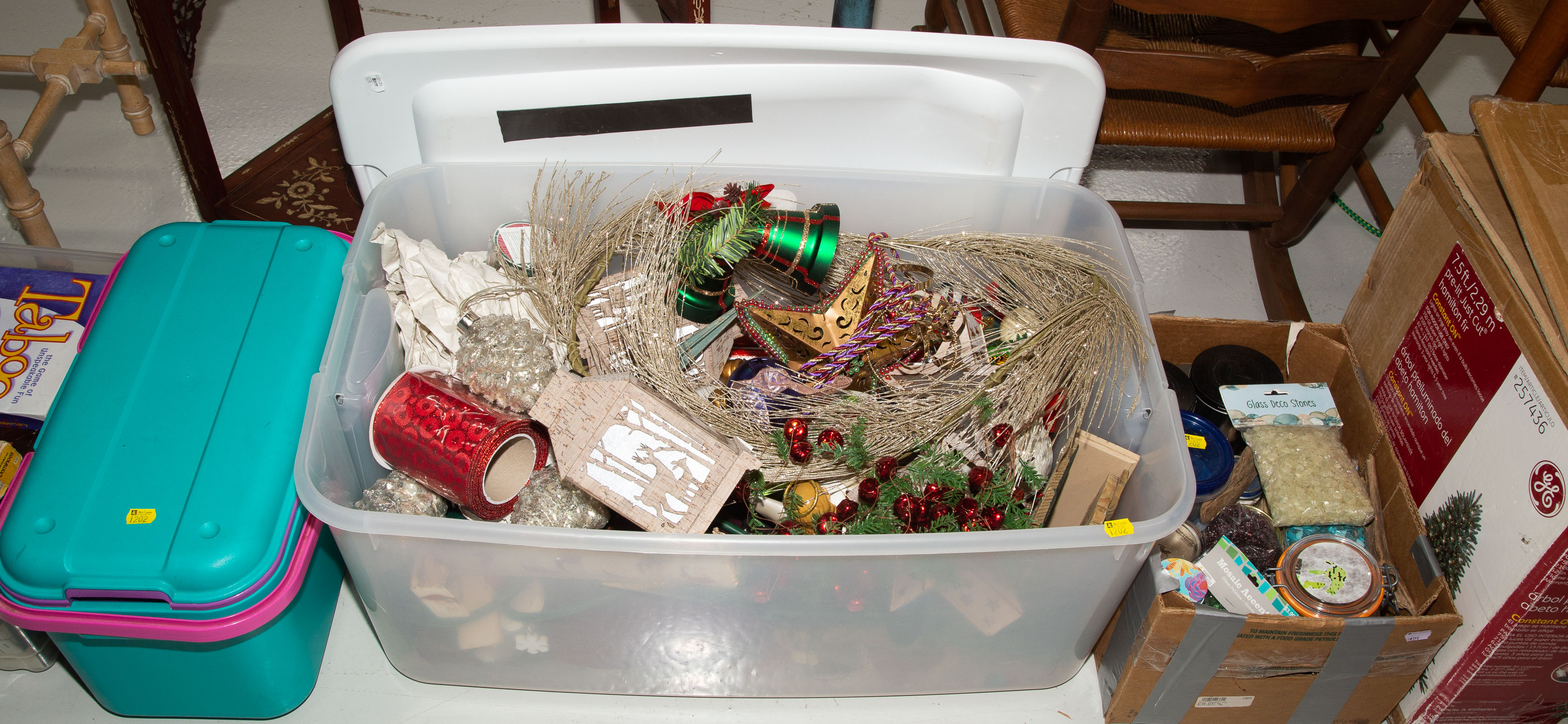 ASSORTED CHRISTMAS & CRAFT ITEMS