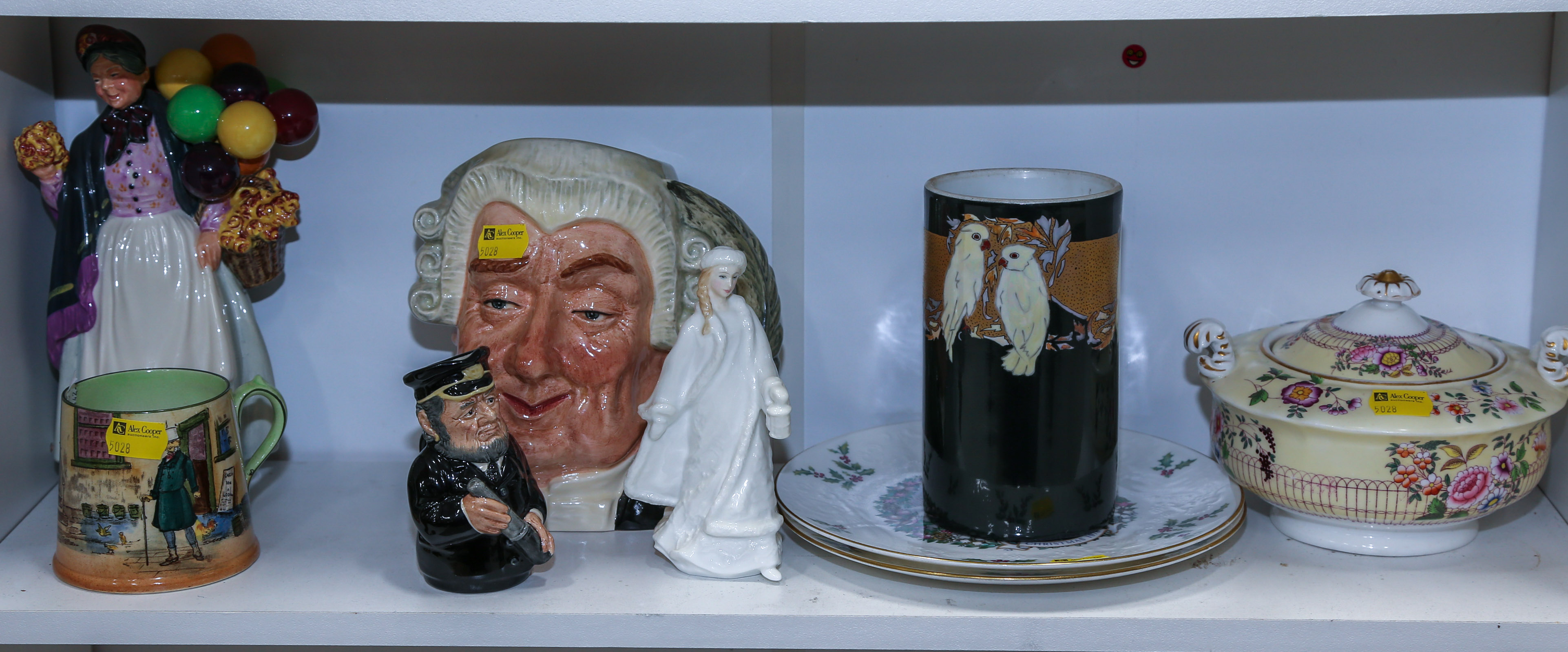 ASSORTED COLLECTIBLE CERAMICS