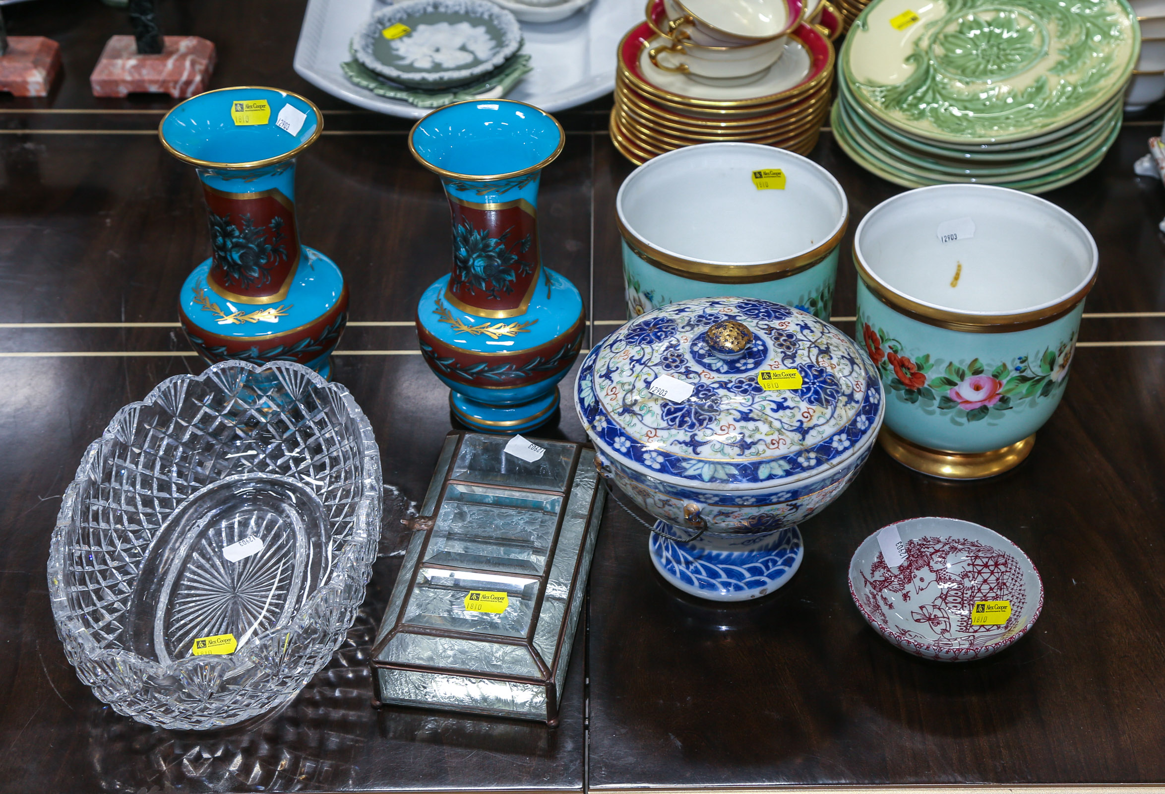 ASSORTED COLLECTIBLE PORCELAIN &