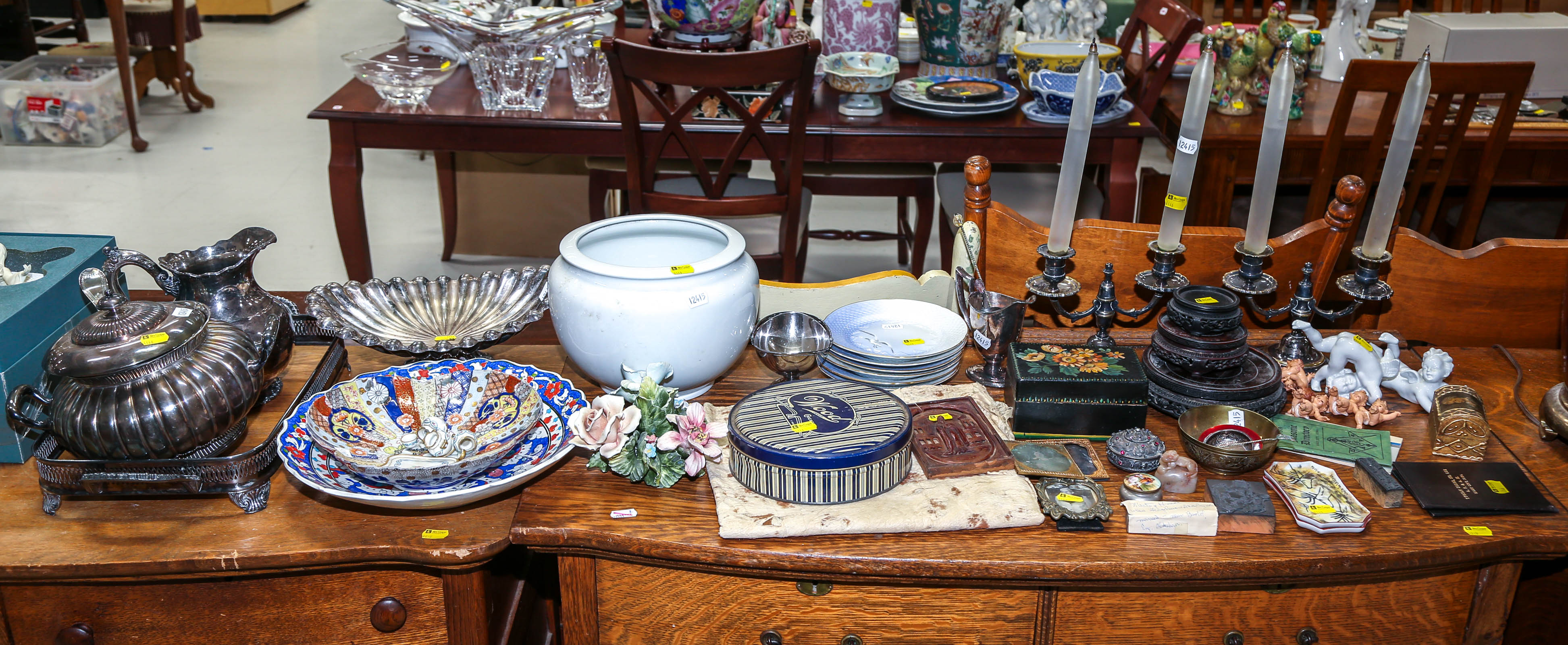 ASSORTED COLLECTIBLES & DECORATIONS