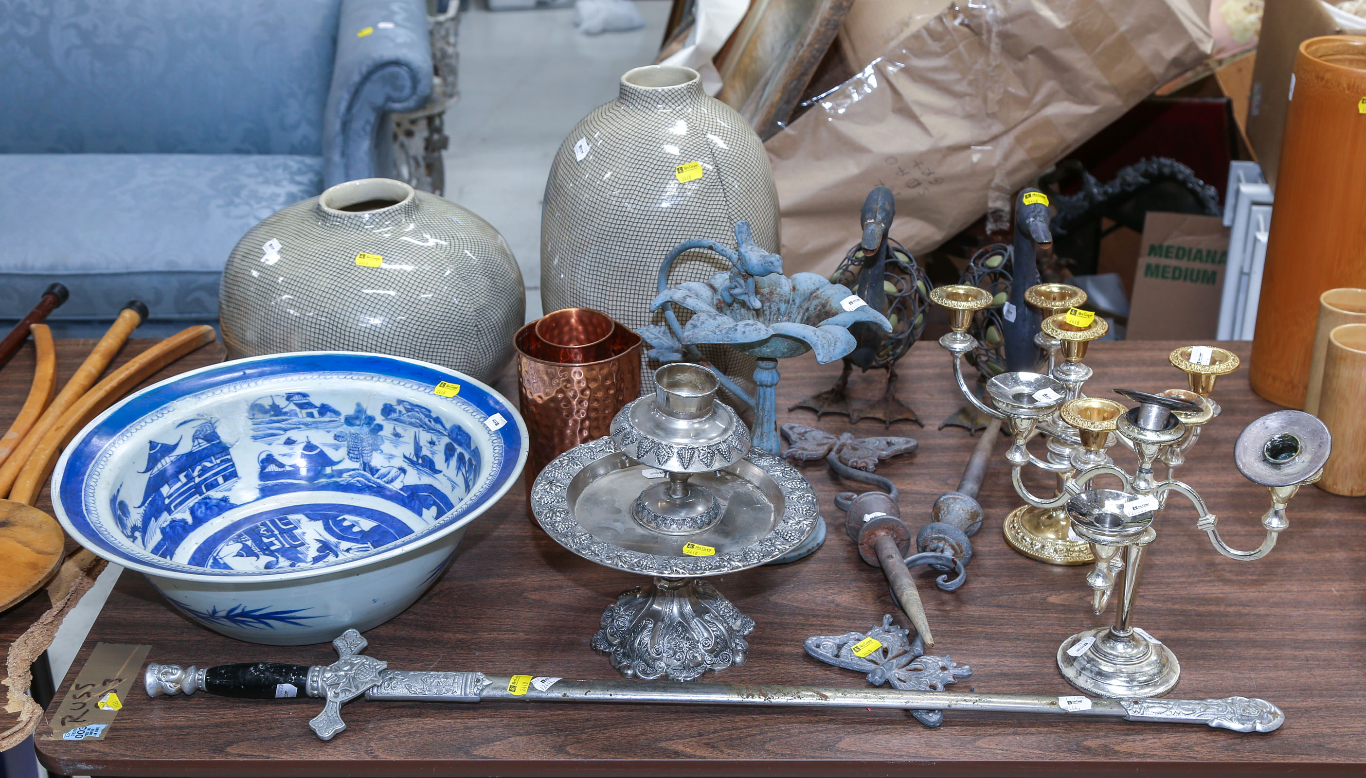 ASSORTED DECORATIONS & COLLECTIBLES