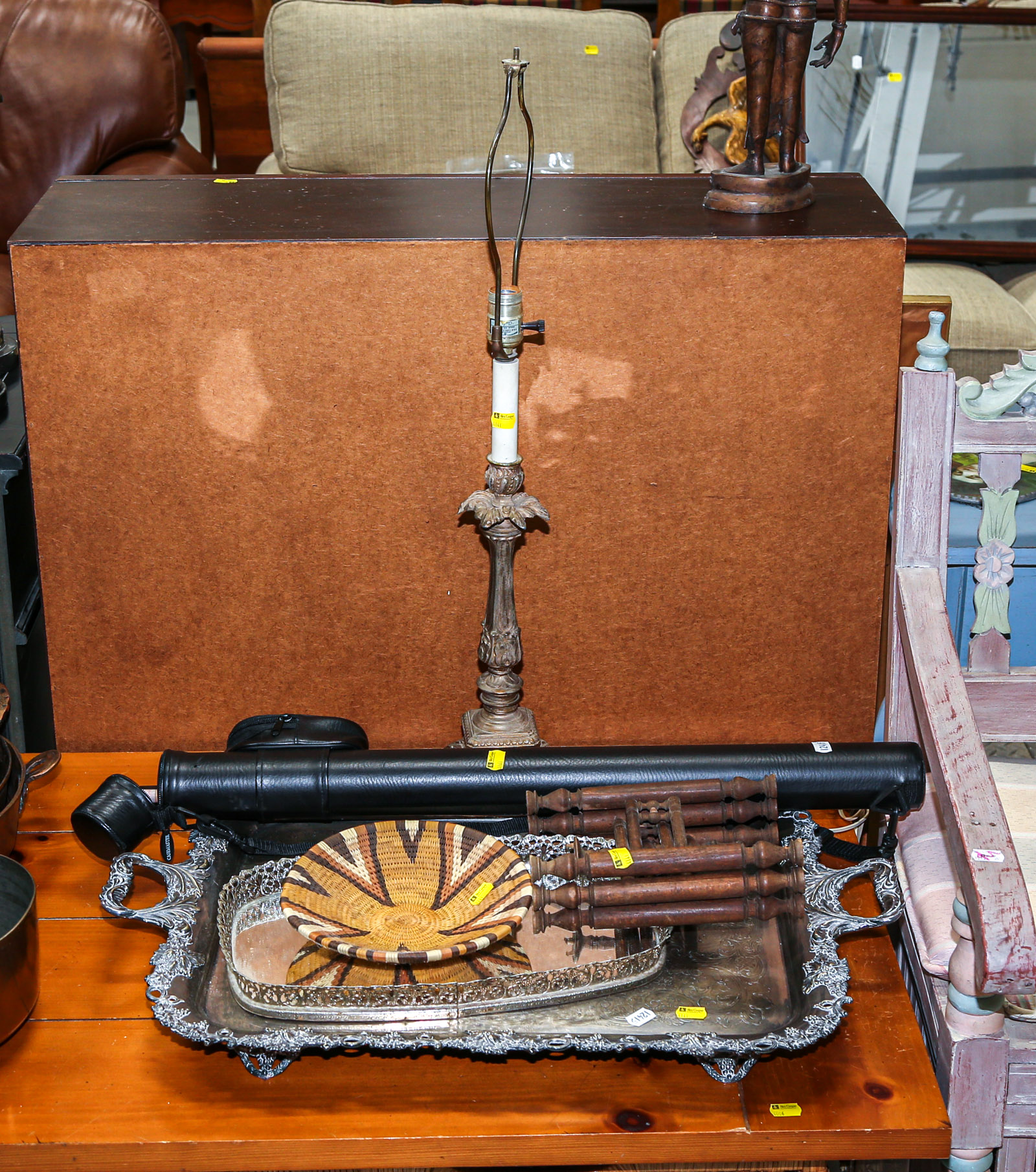 ASSORTED DECORATIONS & COLLECTIBLES
