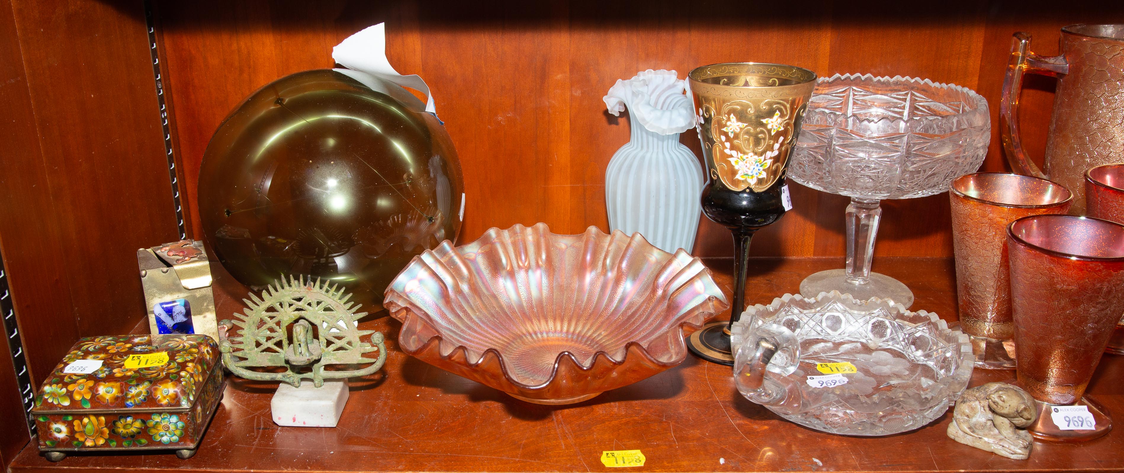 ASSORTED DECORATIONS & GLASSWARE
