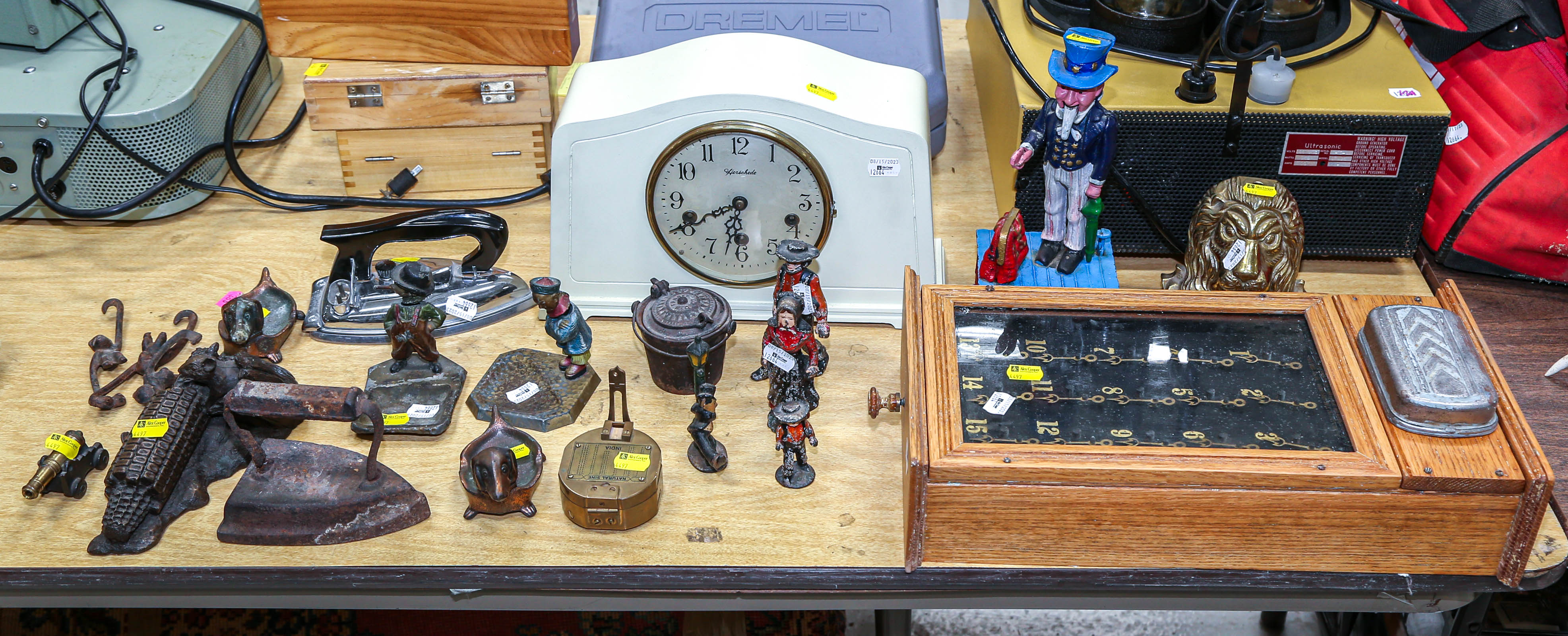 ASSORTED DECORATIVE & ANTIQUE ITEMS