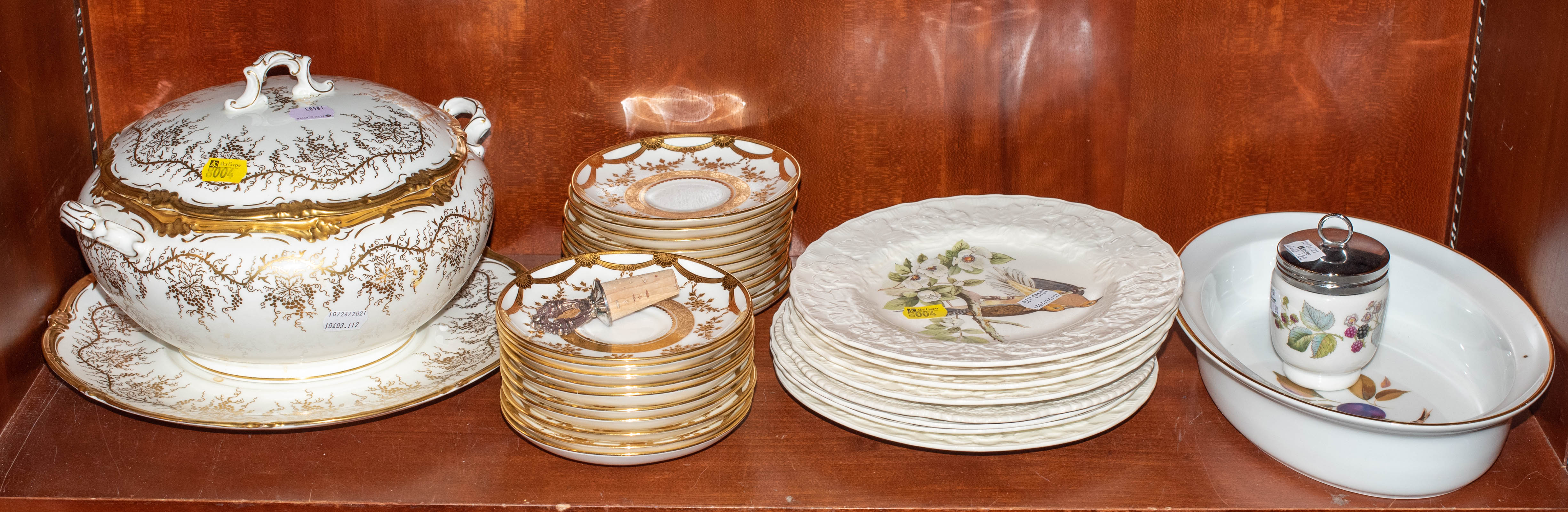 ASSORTED DECORATIVE & COLLECTIBLE
