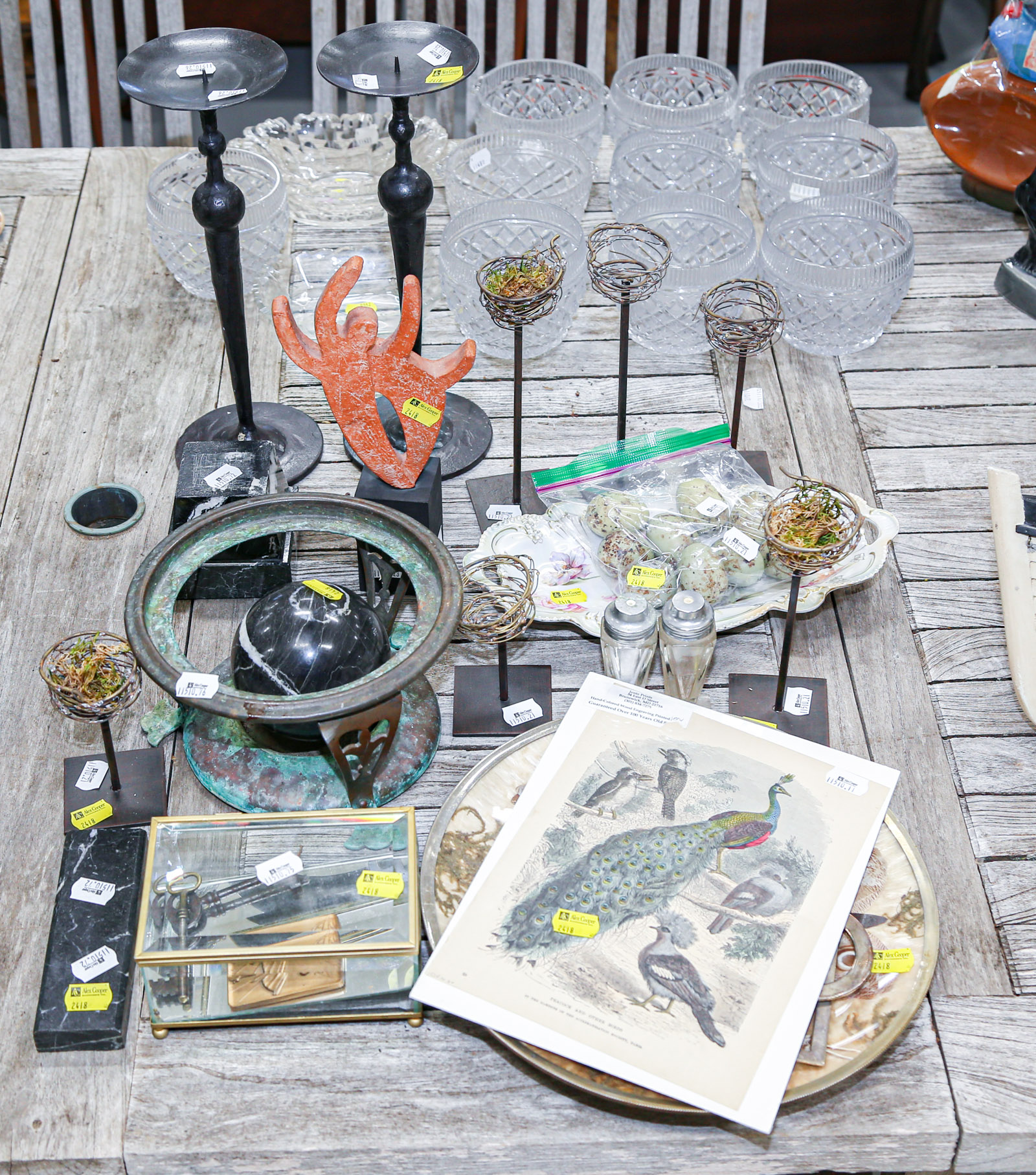 ASSORTED DECORATIVE & COLLECTIBLE