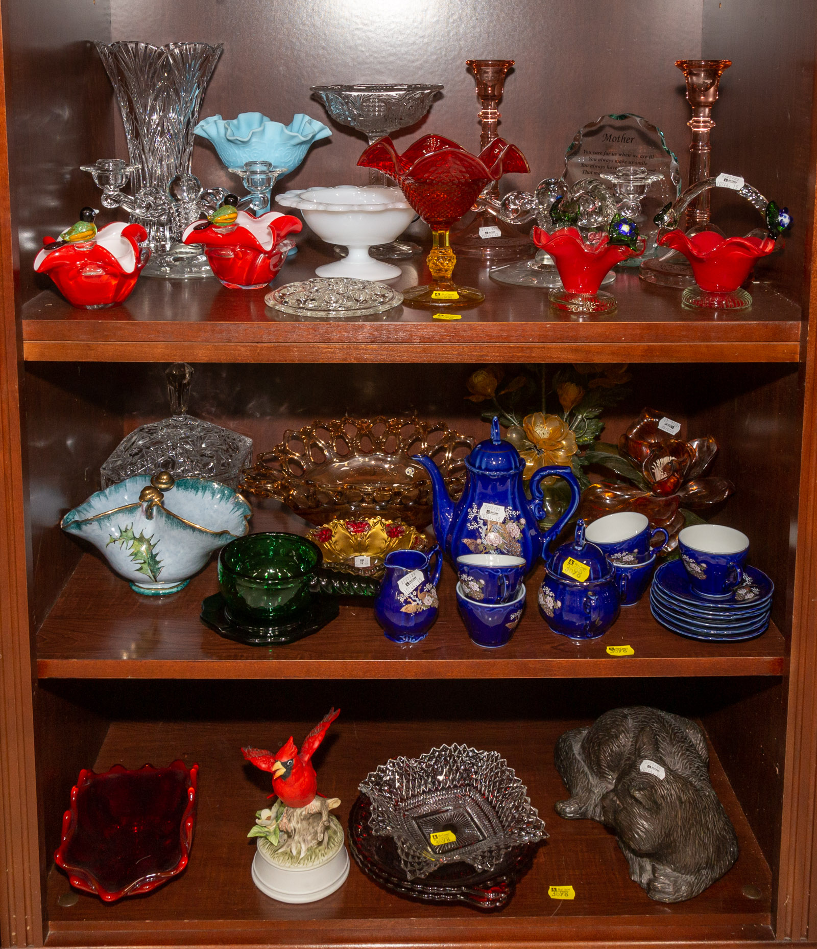 ASSORTED DECORATIVE GLASSWARE &