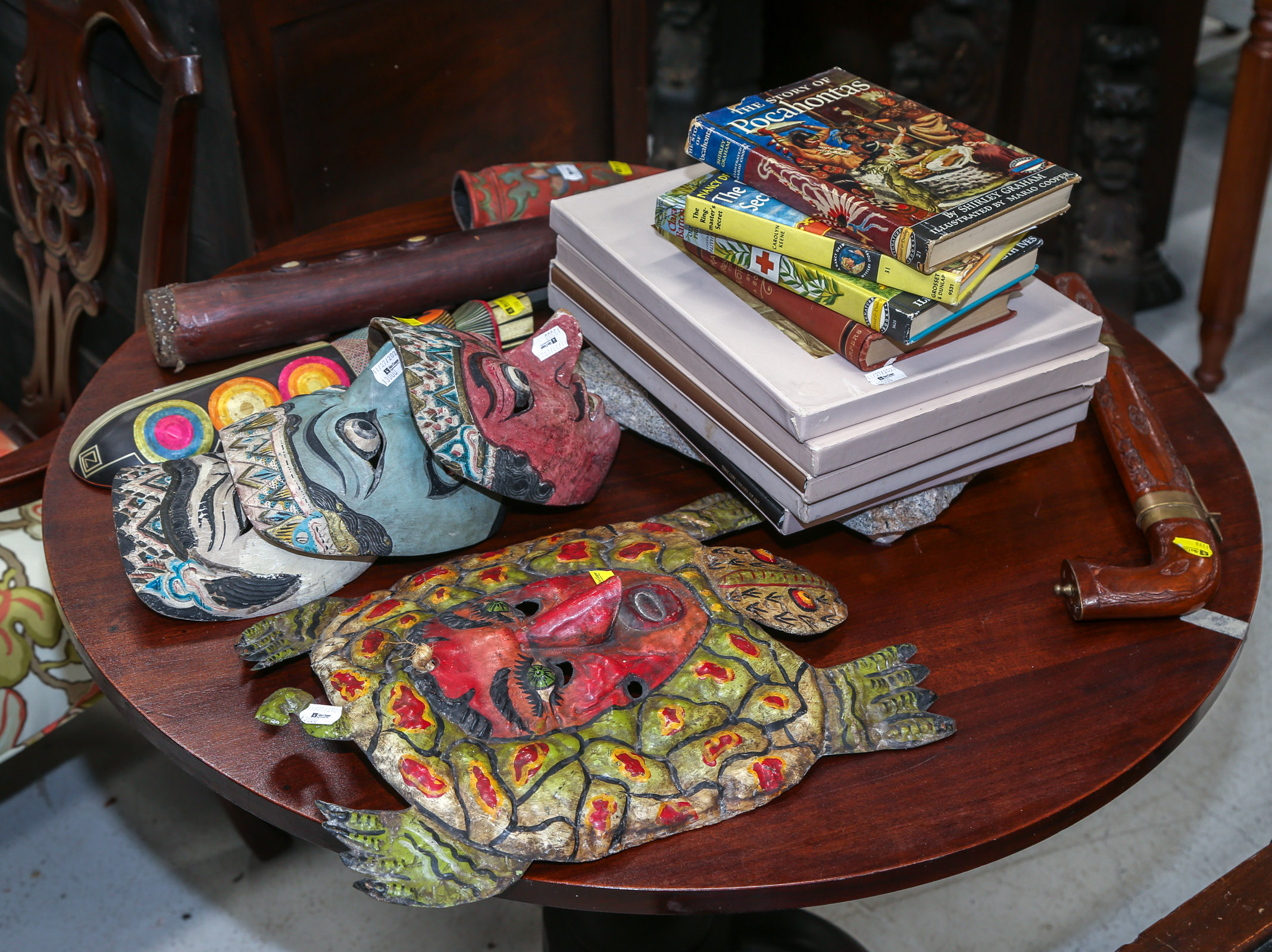 ASSORTED DECORATIVE & USEFUL