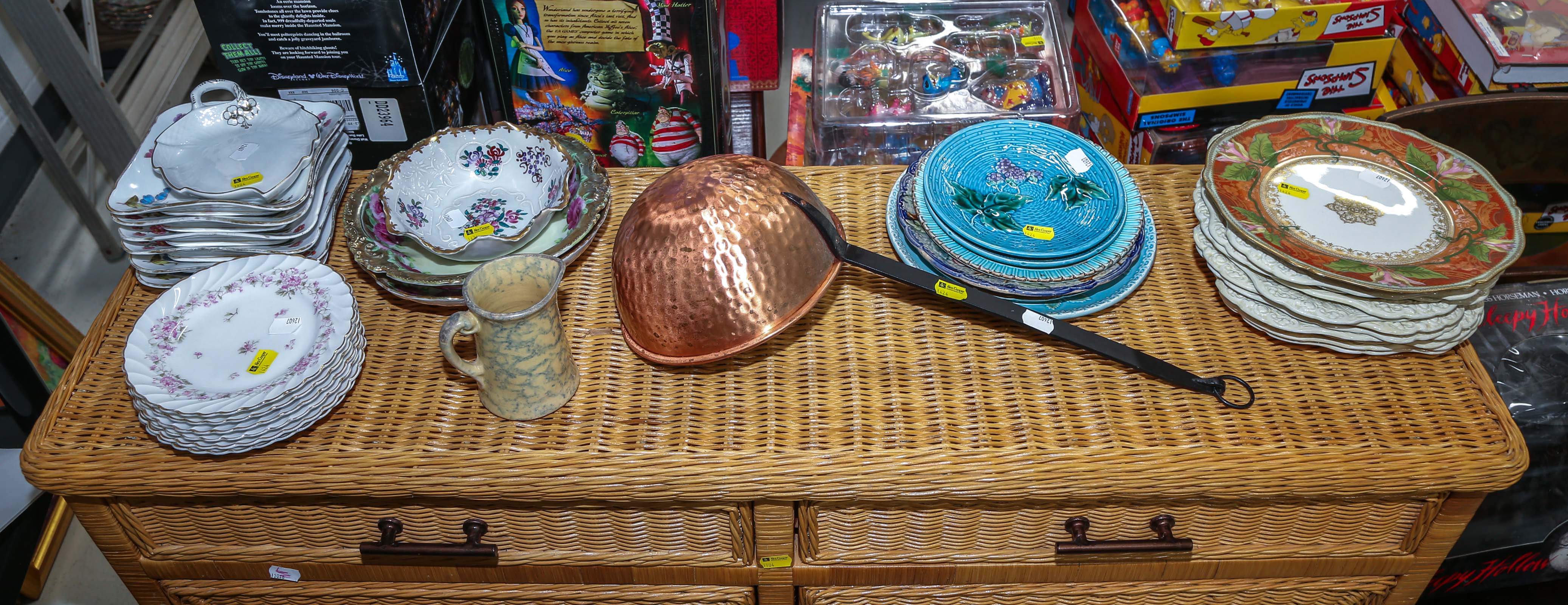 ASSORTED DINNER CHINA & COLLECTIBLE