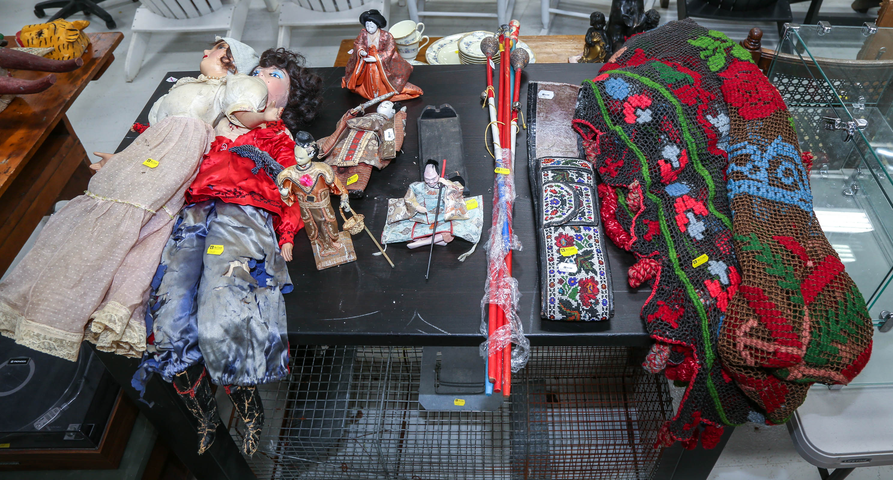 ASSORTED DOLLS & COLLECTIBLE