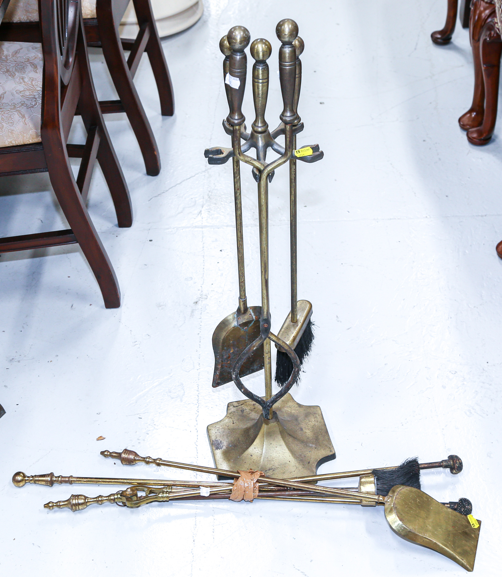 ASSORTED FIREPLACE ACCESSORIES