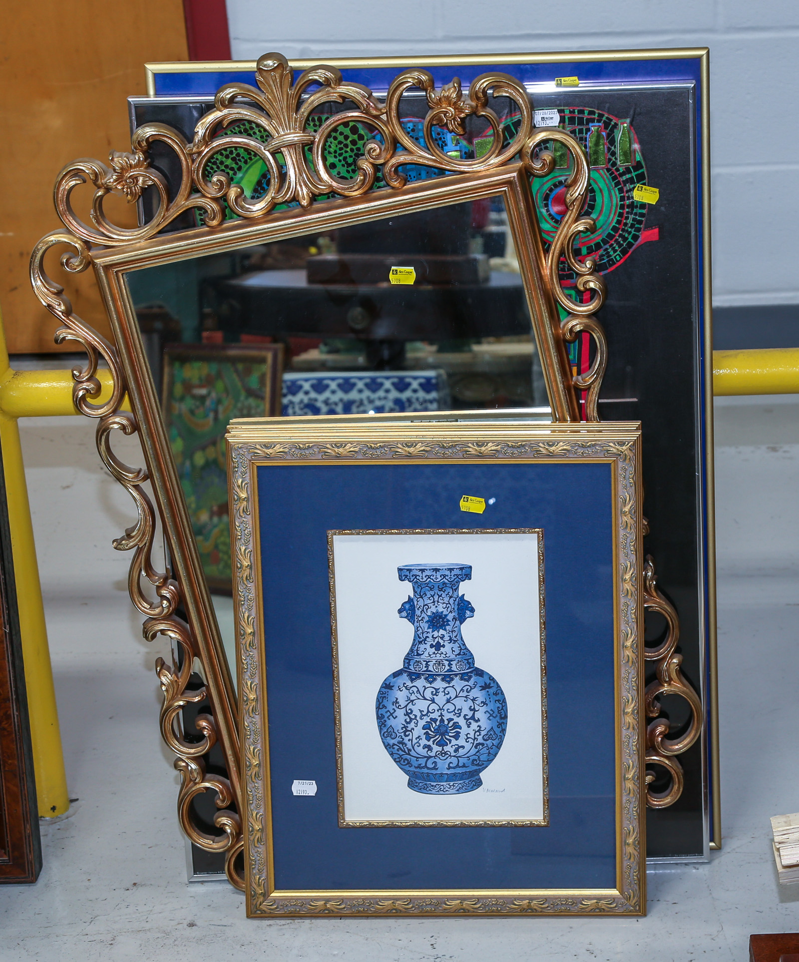 ASSORTED FRAMED DECORATIONS