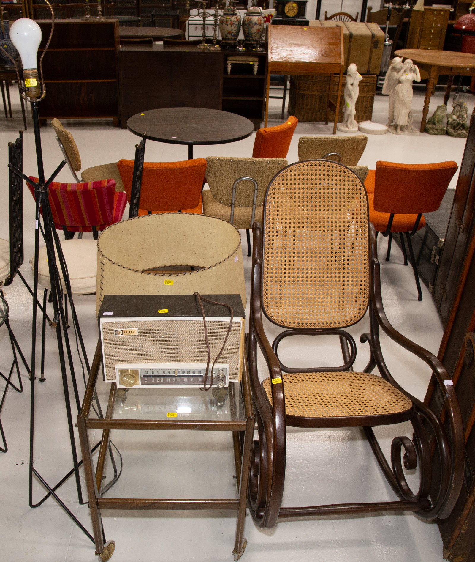 ASSORTED FURNITURE ITEMS