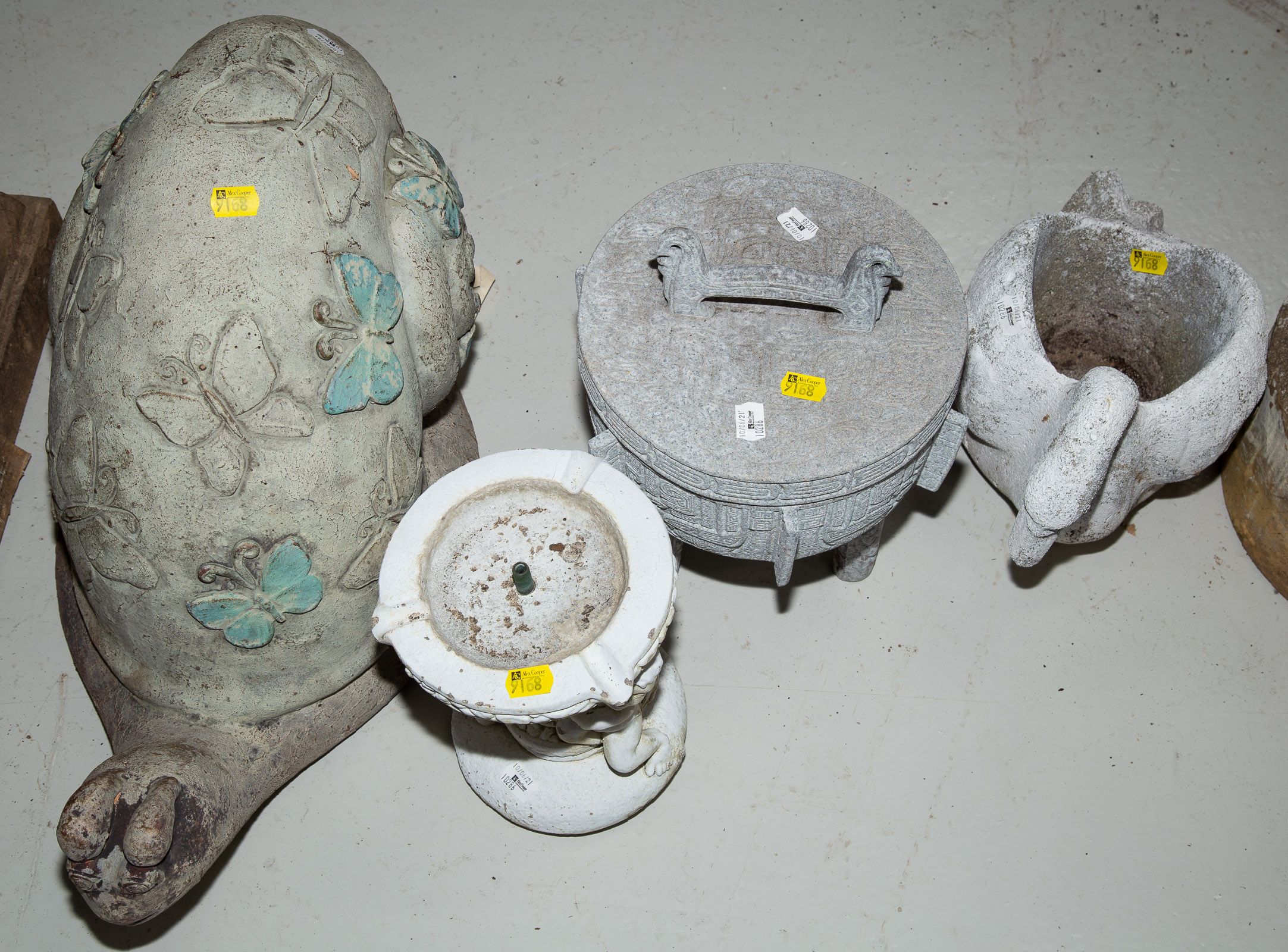 ASSORTED GARDEN ITEMS Includes