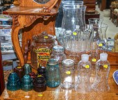 ASSORTED GLASS COLLECTIBLES In