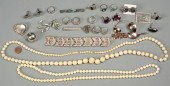 ASSORTED GROUPING OF JEWELRYAs