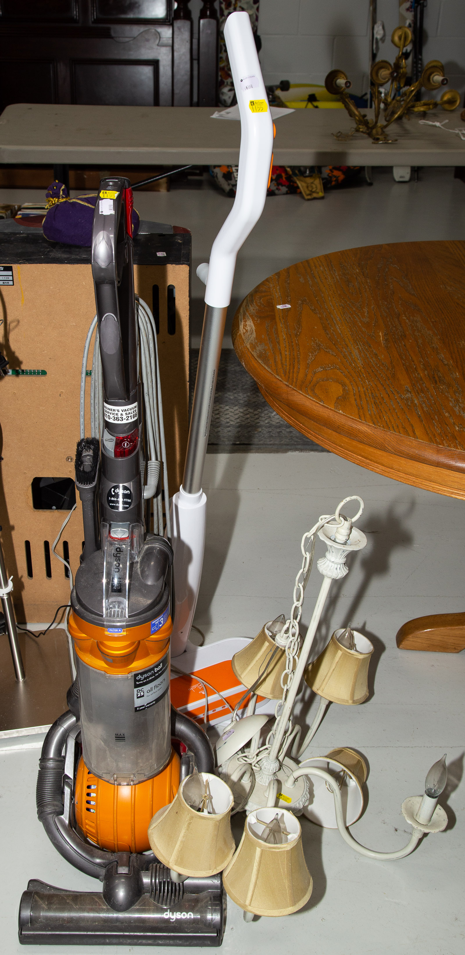 ASSORTED HOUSEHOLD ITEMS