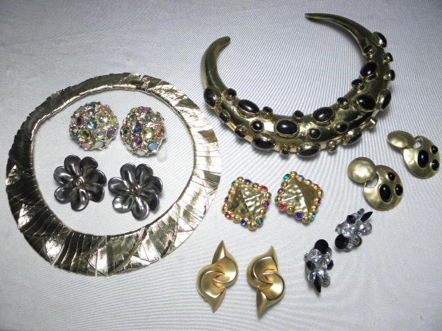Assorted ladies costume jewelry.