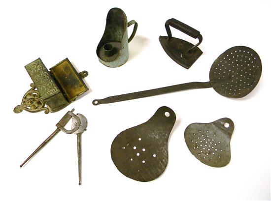 Assorted metalwork  seven pieces 