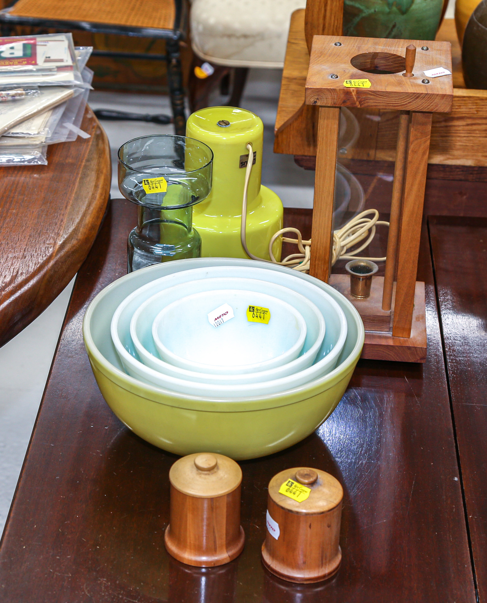 ASSORTED MID-CENTURY ITEMS