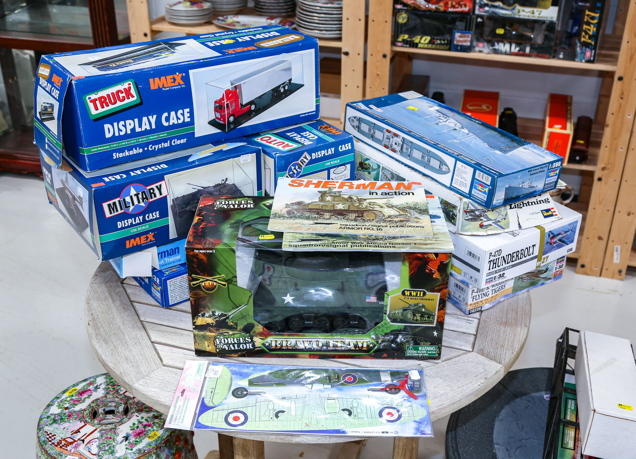 ASSORTED MILITARY RELATED MODELS