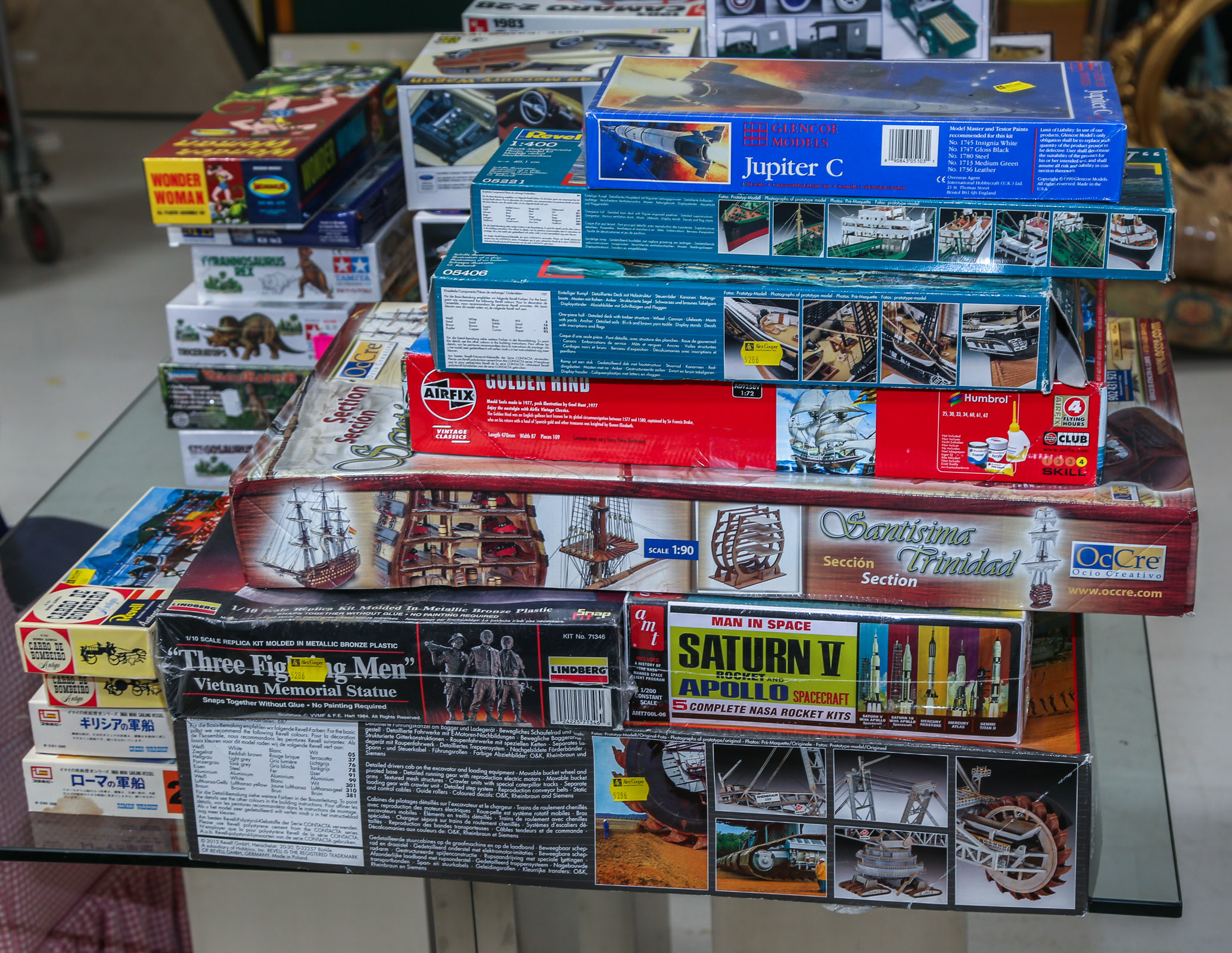 ASSORTED PLASTIC SCALE MODEL KITS