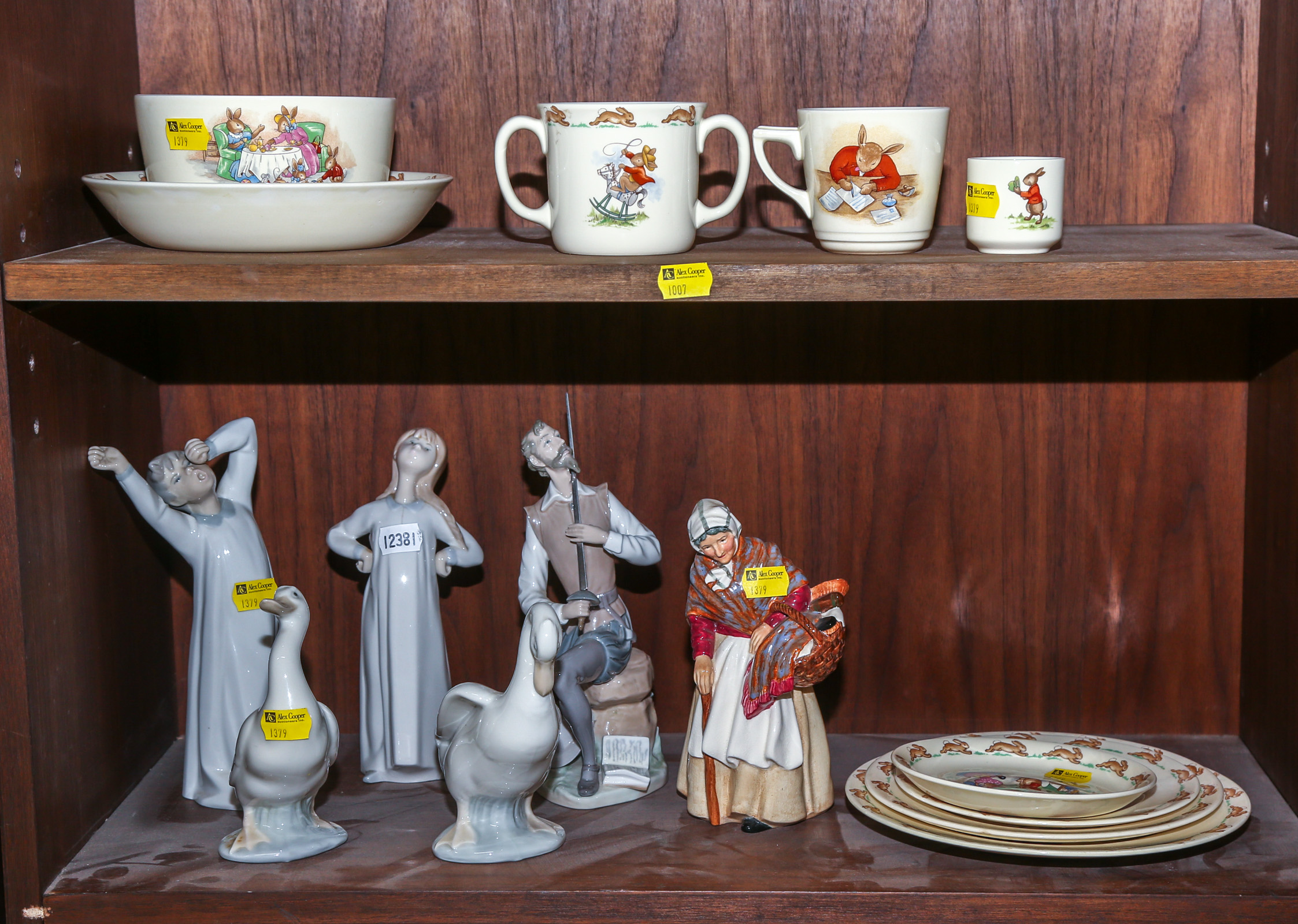 ASSORTED PORCELAIN ITEMS