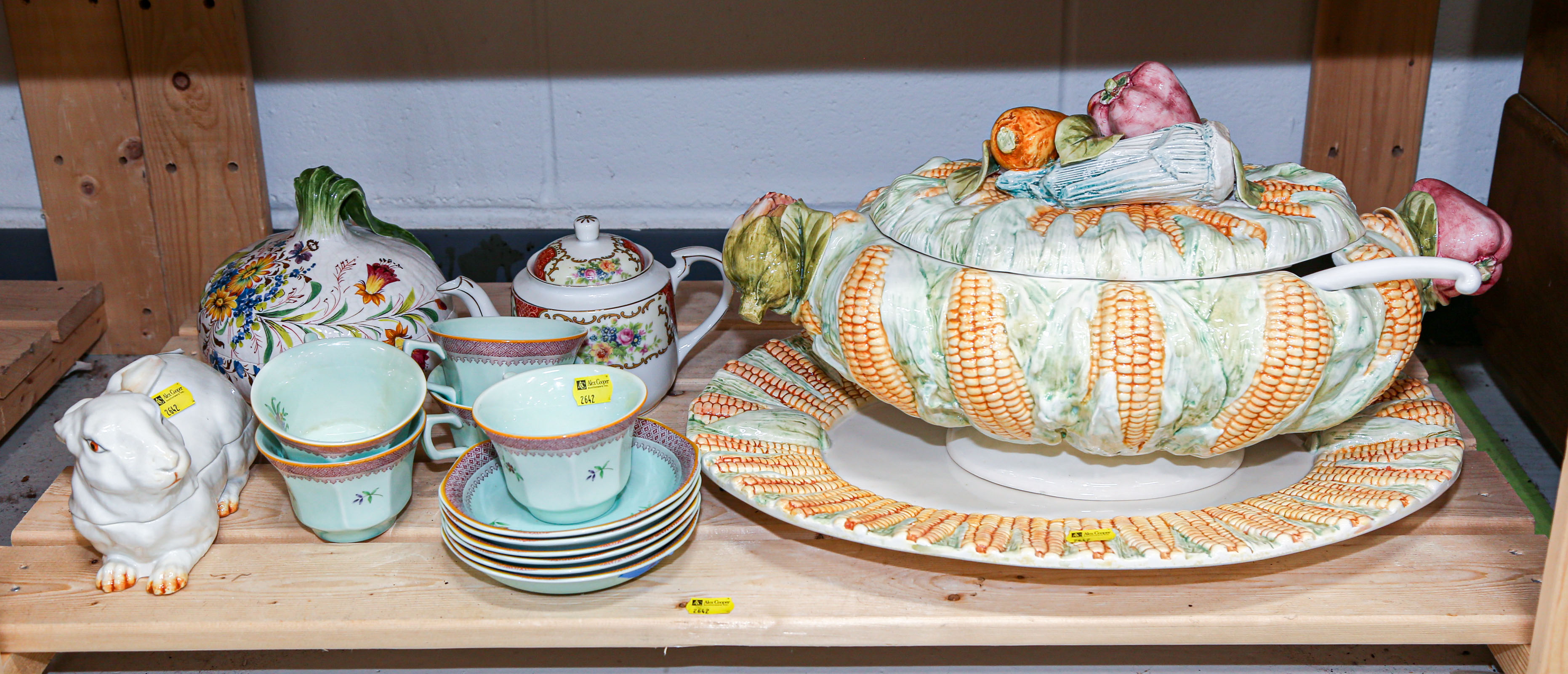 ASSORTED PORCELAIN ITEMS