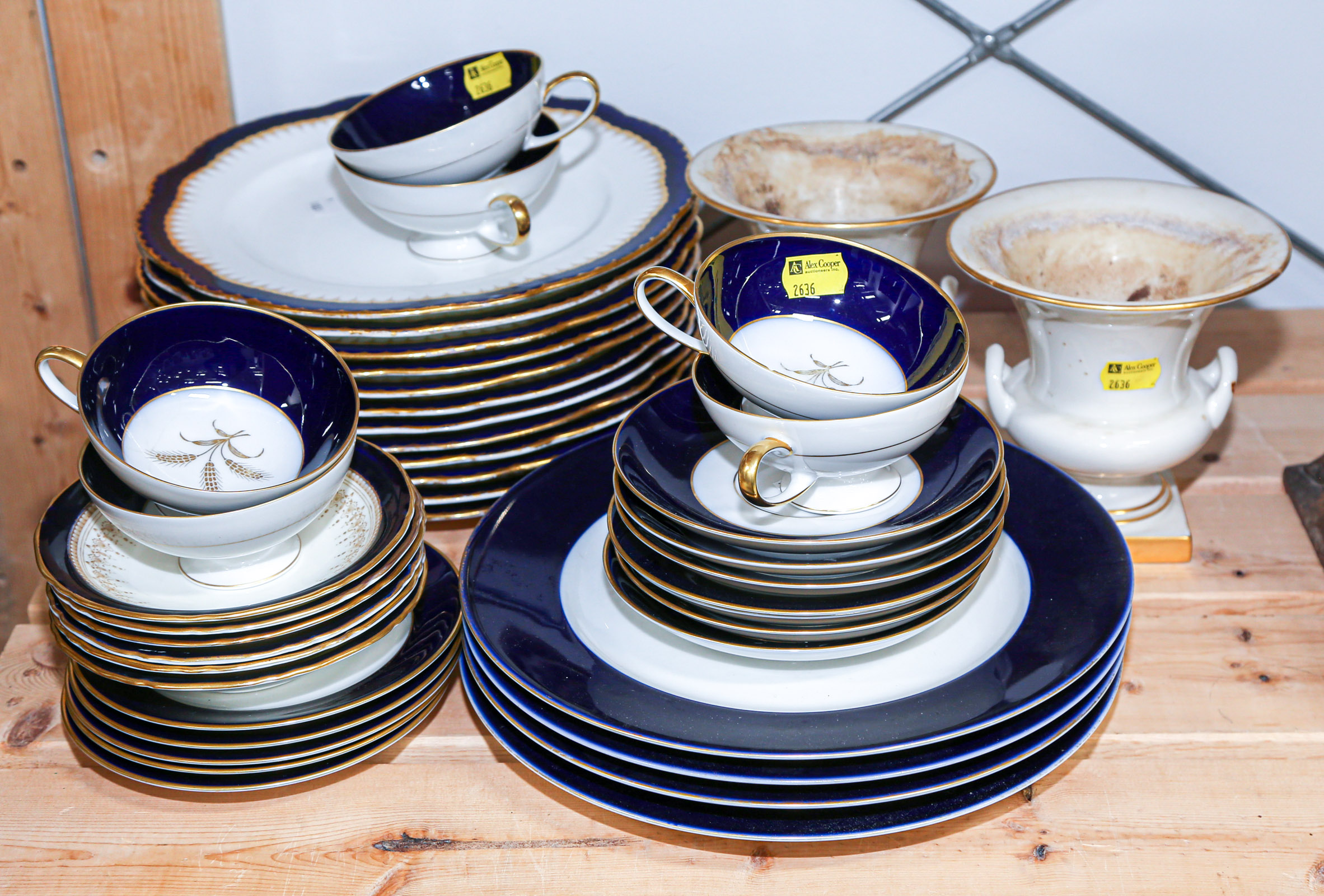 ASSORTED PORCELAIN ITEMS