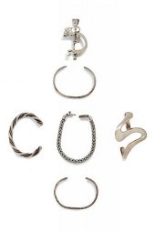 ASSORTED SILVER JEWELRYAssorte