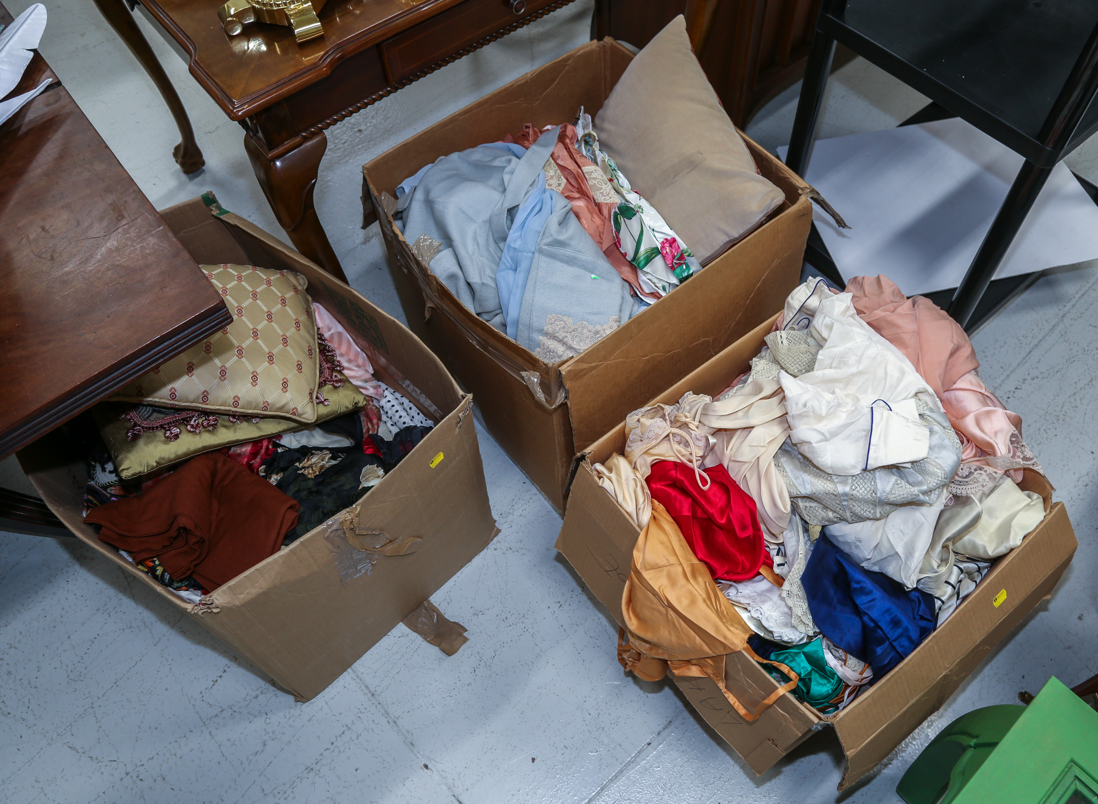 ASSORTED TEXTILES & VINTAGE