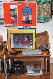 ASSORTED TRAIN GARDEN ACCESSOR