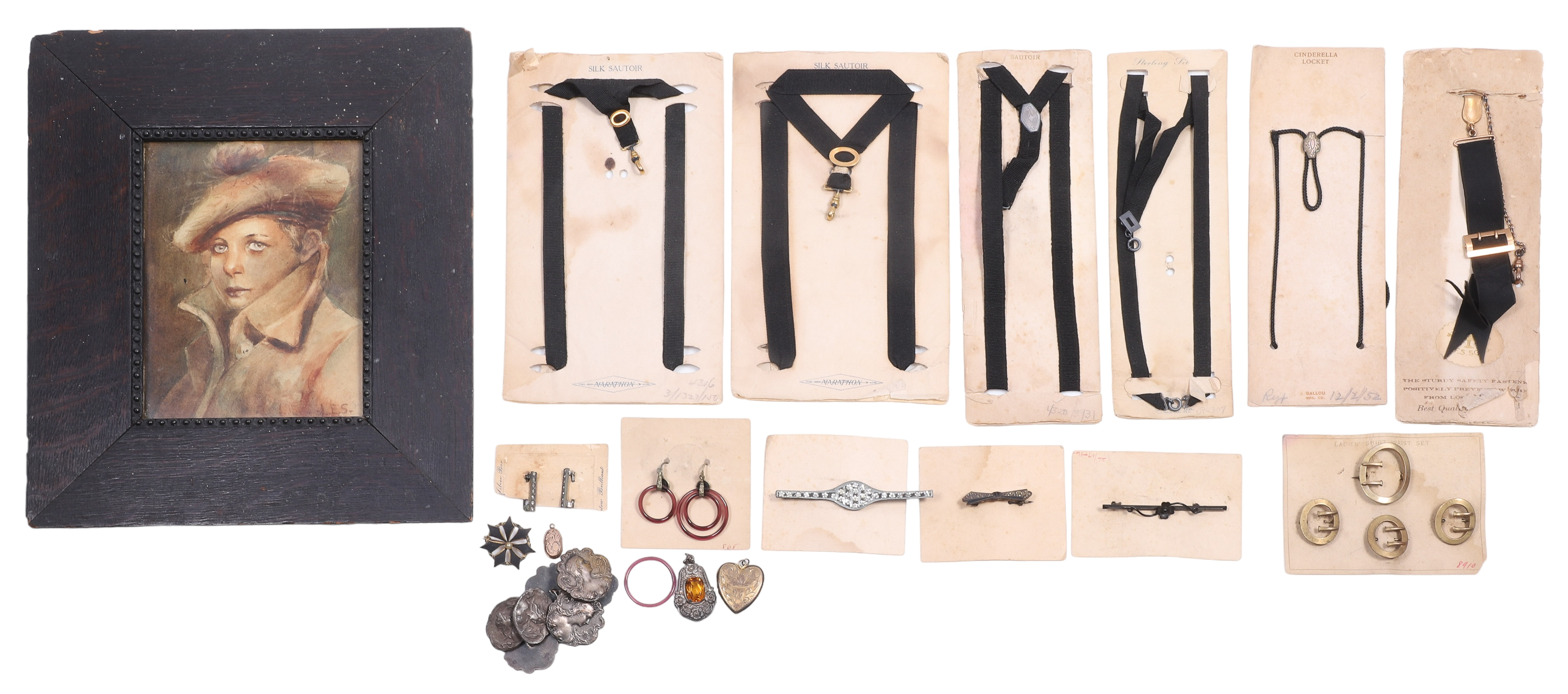 Assorted Victorian buttons and