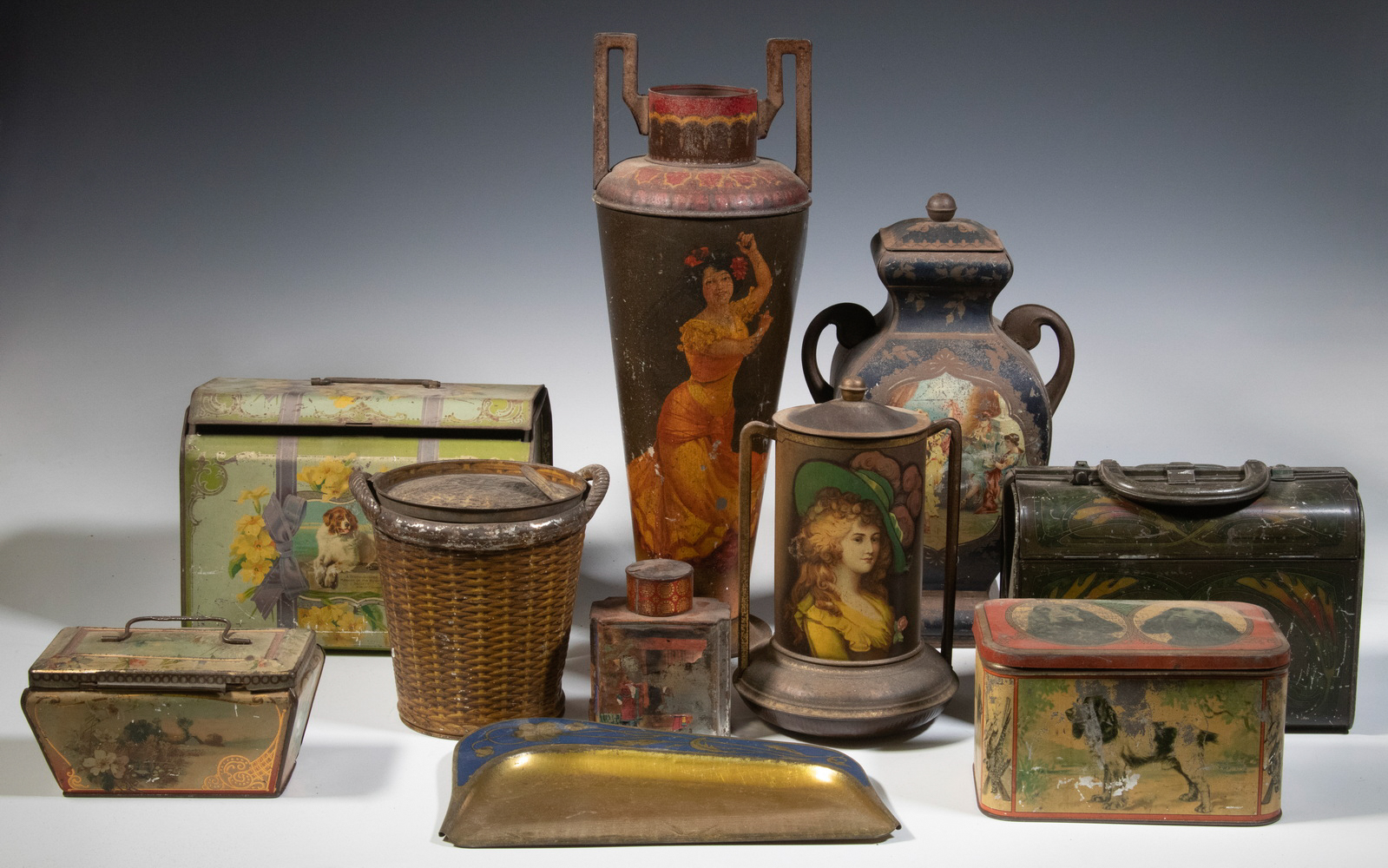 ASSORTED VINTAGE TINWARE (10)