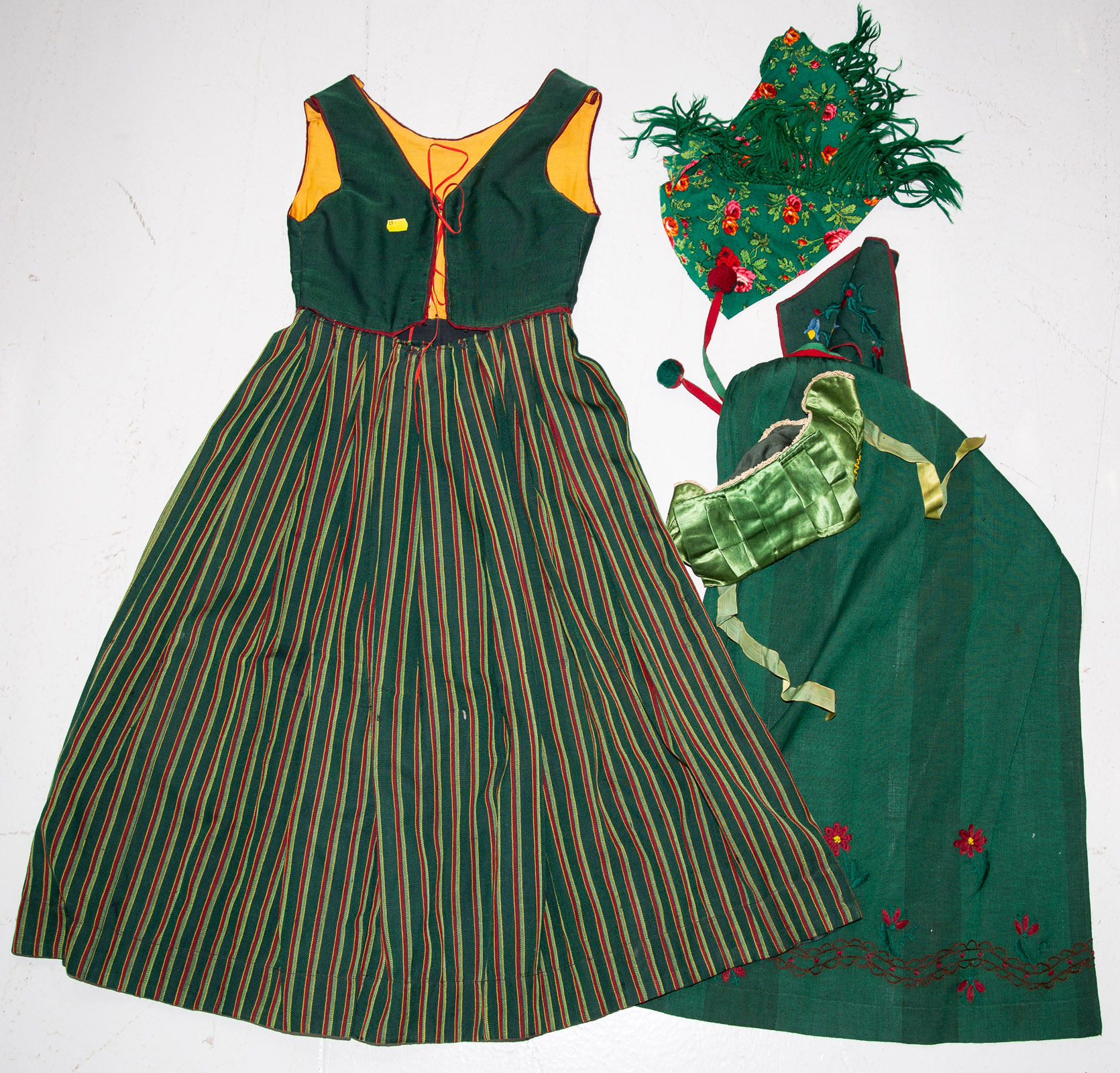 ASSORTED WOMEN'S CLOTHING